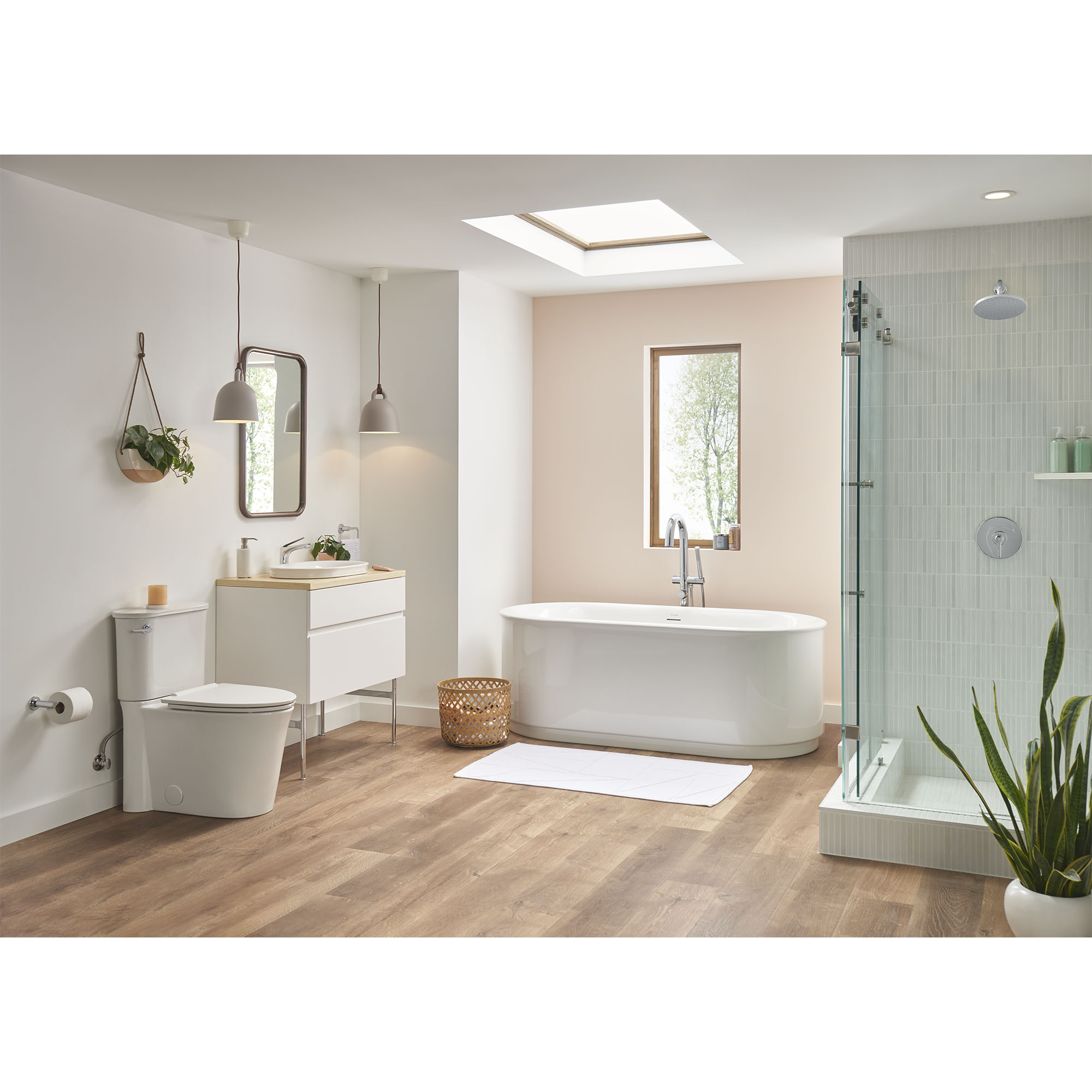 Contemporary Round Freestanding Bathtub With Lever Handle Faucet for Flash® Rough-In Valve